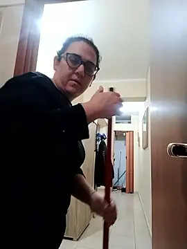 Dolcecurvy online show from January 10, 2:30 pm