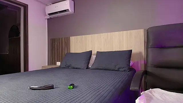 Ashly hills online show from March 4, 3:33 am