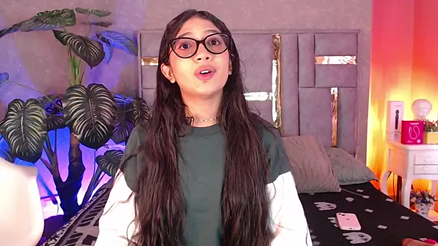 Tyla Ks online show from September 13, 7:35 pm