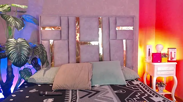 Tyla Ks online show from September 16, 7:37 pm