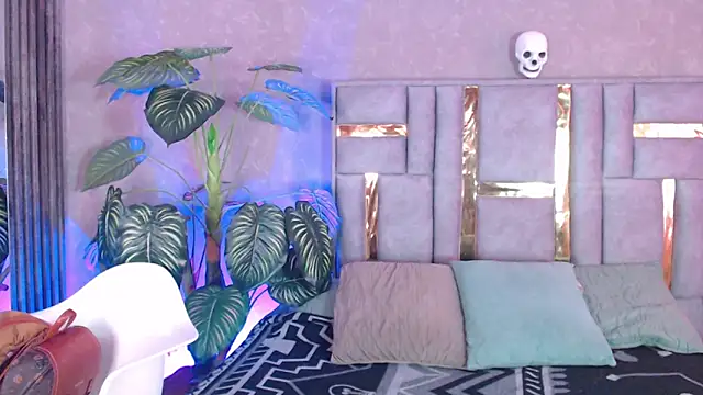 Tyla Ks online show from October 9, 7:34 pm