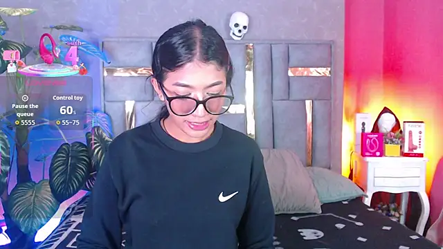 Tyla Ks online show from October 15, 7:36 pm