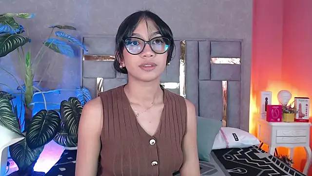 Tyla Ks online show from November 17, 7:52 pm