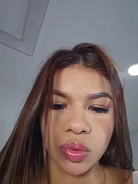 Snapshot of sophia_ramirez12 chatting on June 21, 12:24 am sophia ramirez12 online show from June 21, 12:24 am
