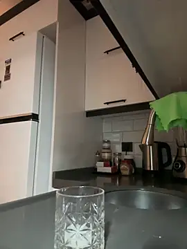 laraaaaaa online show from March 18, 8:37 pm