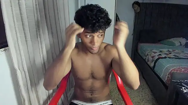 Snapshot of Fox2evans chatting on February 6, 1:36 pm Fox2evans online show from February 6, 1:36 pm