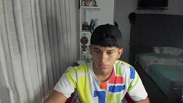 Snapshot of Fox2evans chatting on February 7, 6:44 pm Fox2evans online show from February 7, 6:44 pm