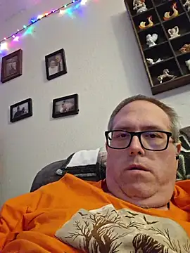 Snapshot of Smallone327 chatting on October 4, 8:40 pm Smallone327 online show from October 4, 8:40 pm