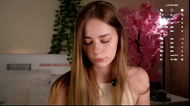 EmilaMills online show from May 23, 9:13 am