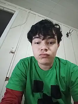 Snapshot of Connor77_0 chatting on June 23, 12:52 am Connor77 0 online show from June 23, 12:52 am