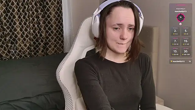 Luna Loveee online show from September 29, 5:45 am