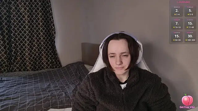 Luna Loveee online show from April 2, 4:43 am