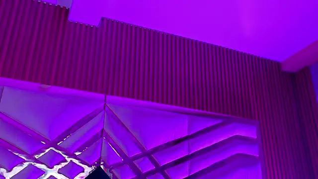 innocenthazel online show from April 4, 2:54 am