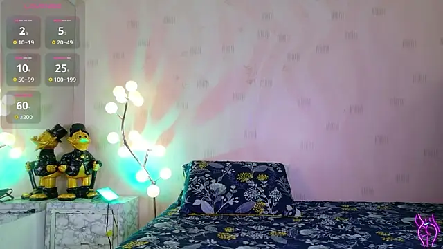 innocenthazel online show from April 18, 2:59 am