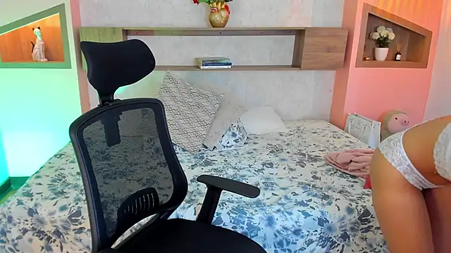 Snapshot of Lucia_Brown_ chatting on March 22, 6:25 pm Lucia Brown online show from March 22, 6:25 pm
