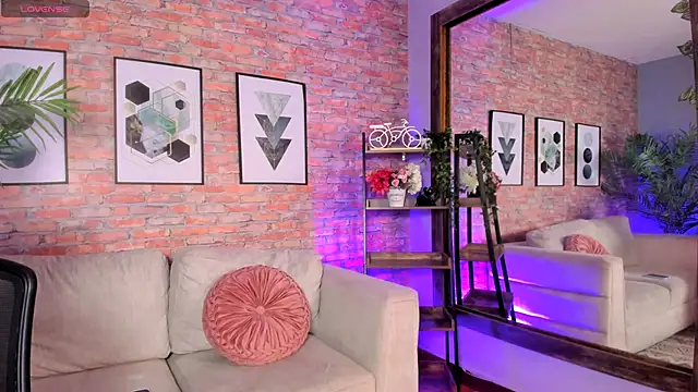 Snapshot of Lucia_Brown_ chatting on October 6, 5:21 pm Lucia Brown online show from October 6, 5:21 pm