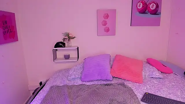 Selene bennet online show from February 12, 3:34 am