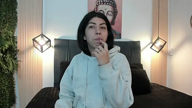 Cassie bloom online show from February 1, 3:27 am