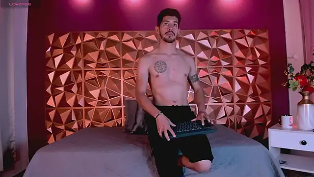 AlejandroStormm online show from March 11, 8:20 pm