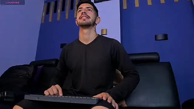 AlejandroStormm online show from October 6, 9:45 pm