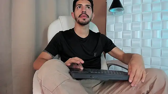 AlejandroStormm online show from October 17, 8:33 pm