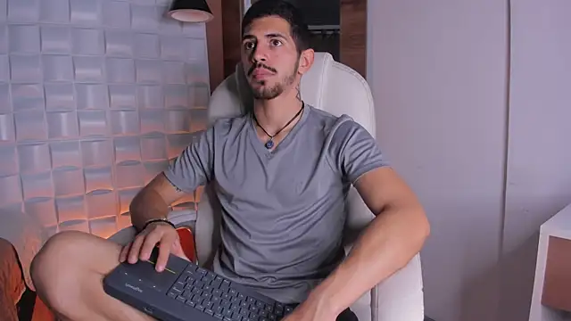 AlejandroStormm online show from November 19, 8:20 pm