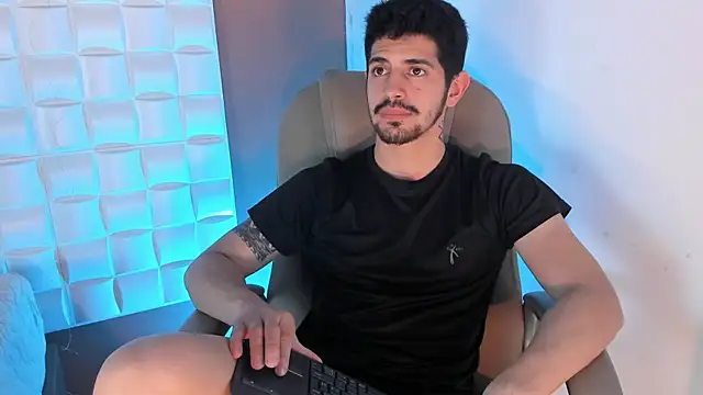 Snapshot of AlejandroStormm chatting on July 23, 5:16 am AlejandroStormm online show from July 23, 5:16 am