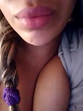 Snapshot of Sexlove1xo chatting on March 4, 2:49 am Sexlove1xo online show from March 4, 2:49 am