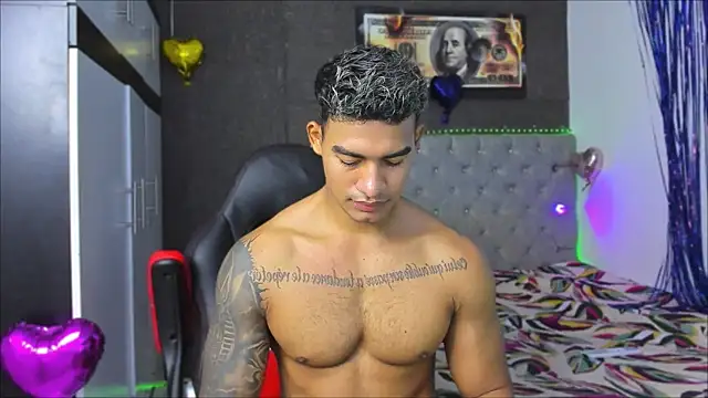 Snapshot of luigi_hot_ chatting on June 19, 4:11 pm luigi hot online show from June 19, 4:11 pm