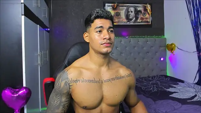 Snapshot of luigi_hot_ chatting on July 16, 4:02 pm luigi hot online show from July 16, 4:02 pm
