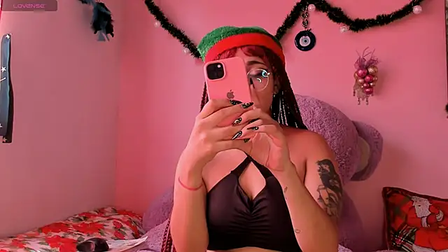 Maddy Jhonsson online show from December 20, 4:47 pm