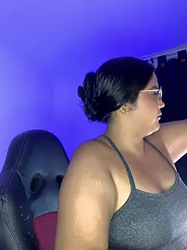 Leah yuah  online show from February 24, 11:41 pm