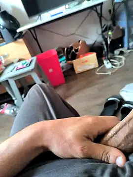 Snapshot of Aloxix chatting on October 2, 8:10 am Aloxix online show from October 2, 8:10 am