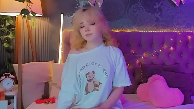 EmilyAngells online show from April 2, 5:49 am