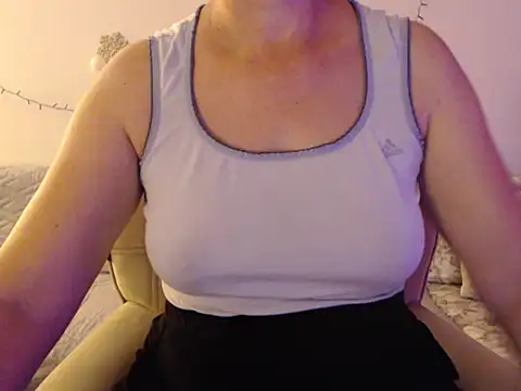 YourfantasyGiuly online show from June 6, 9:03 am