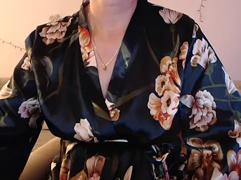 YourfantasyGiuly online show from June 28, 4:18 am