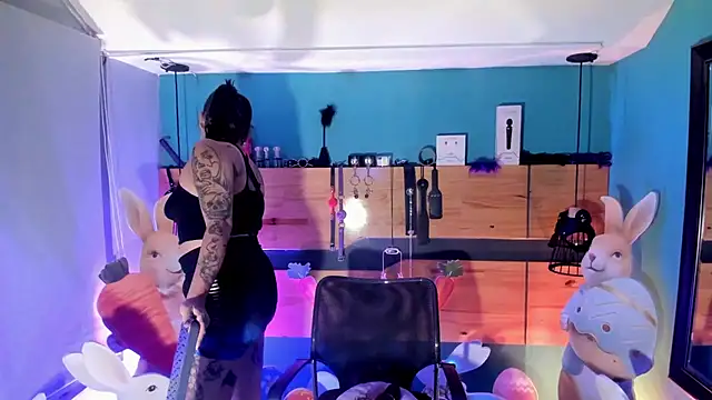 ChloeAllennn online show from April 1, 12:50 pm