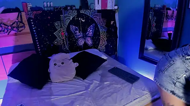 ChloeAllennn online show from June 4, 11:38 am