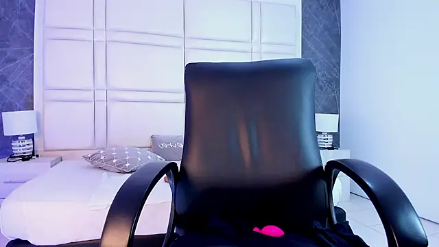 Ivaannaa  online show from March 17, 1:14 pm