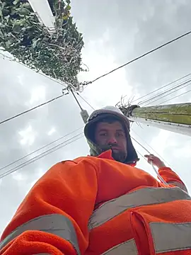 Snapshot of daniel21p chatting on March 21, 9:56 am daniel21p online show from March 21, 9:56 am