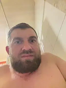 Snapshot of daniel21p chatting on March 22, 10:04 pm daniel21p online show from March 22, 10:04 pm