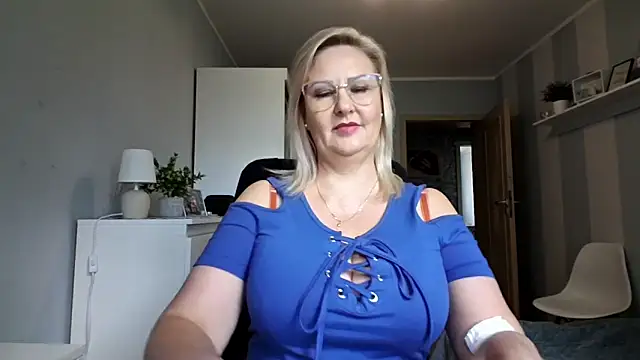 Snapshot of DianaLive chatting on July 20, 7:55 am DianaLive online show from July 20, 7:55 am