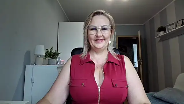 Snapshot of DianaLive chatting on July 27, 6:20 am DianaLive online show from July 27, 6:20 am