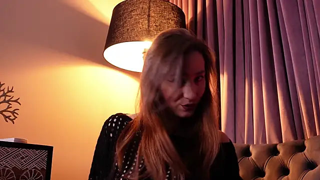 IsoldeBlis online show from October 17, 8:33 pm