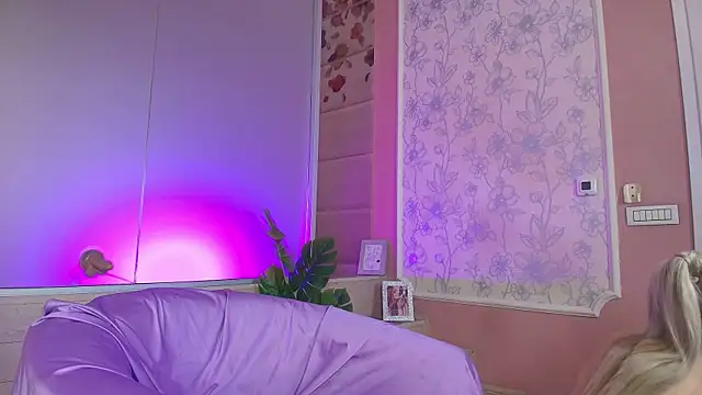 Snapshot of LexySinner chatting on March 10, 7:07 pm LexySinner online show from March 10, 7:07 pm