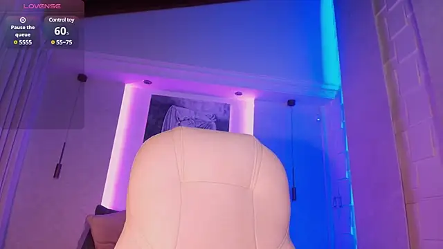 hannah thomson  online show from February 22, 2:28 am