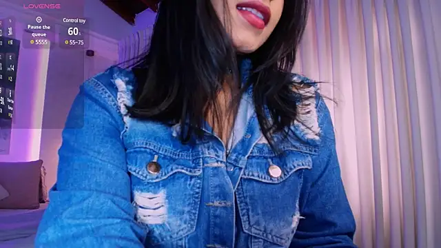 hannah thomson  online show from March 3, 7:39 pm