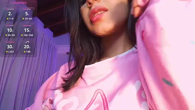 hannah thomson  online show from March 17, 10:28 pm