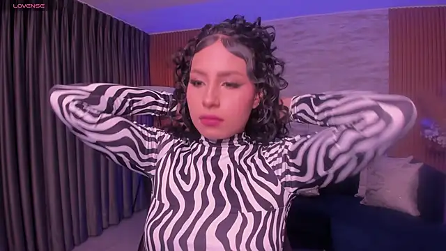 hannah thomson  online show from September 27, 3:22 am