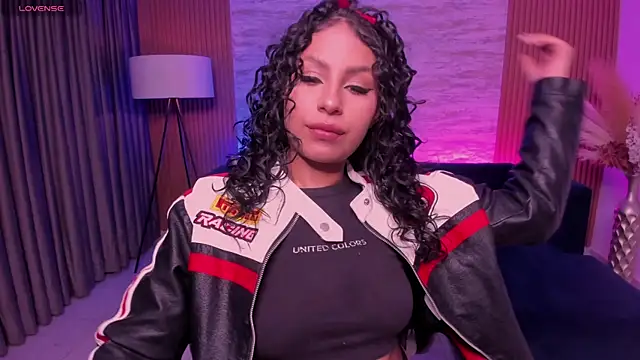 hannah thomson  online show from October 14, 3:07 am